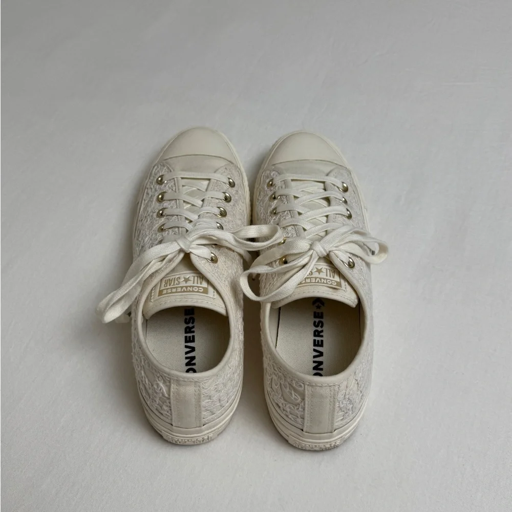 Converse Platform Low Tops In Off White Ivory Size 10 Boho Floral Embroidered